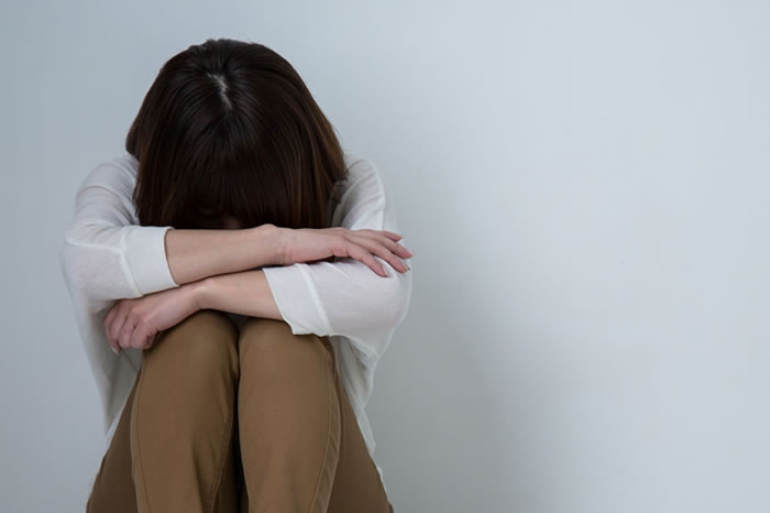 嫌がらせを受ける女性